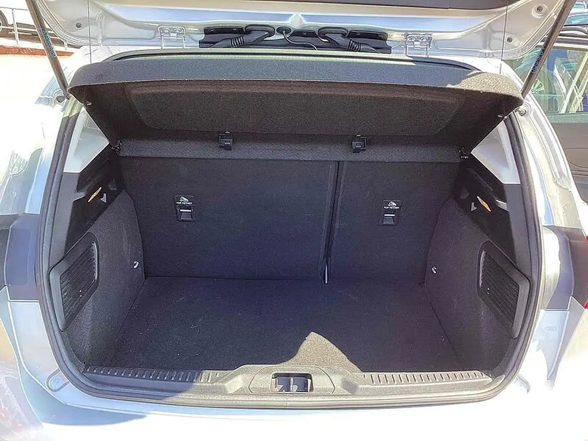 2019-ford-focus-15-zetec-95ps-ss-hatchback-big-11