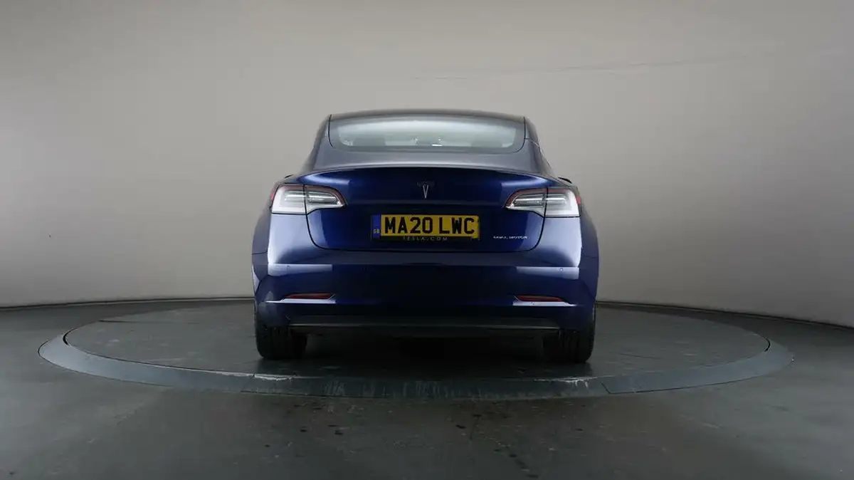 2020-tesla-model-3-e-long-range-big-32