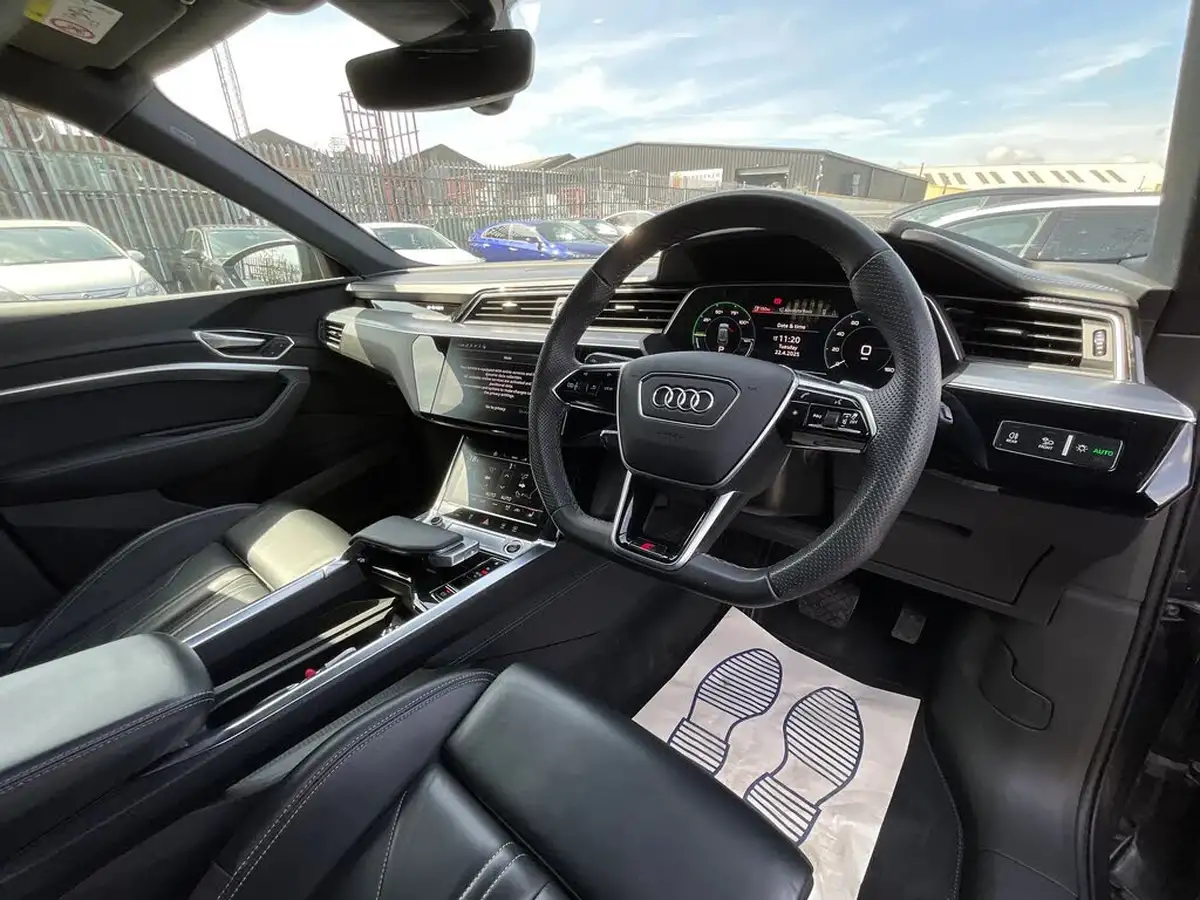 2022-audi-e-tron-50e-black-edition-station-wagon-big-11