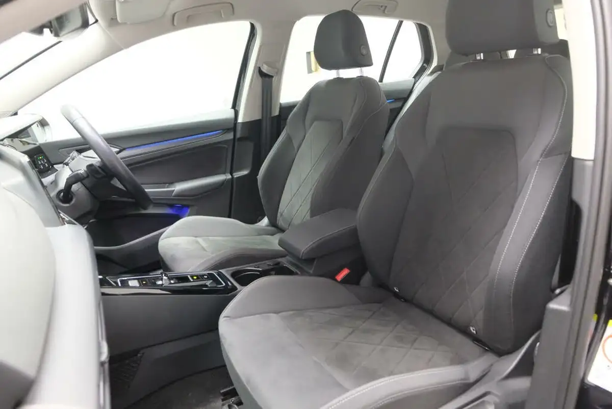 2023-volkswagen-golf-15-etsi-style-130ps-hatchback-big-13