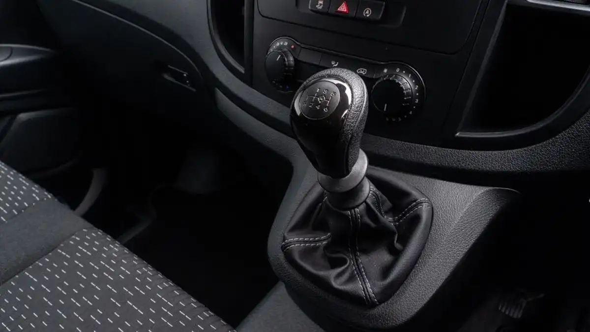 2022-mercedes-benz-vito-big-16