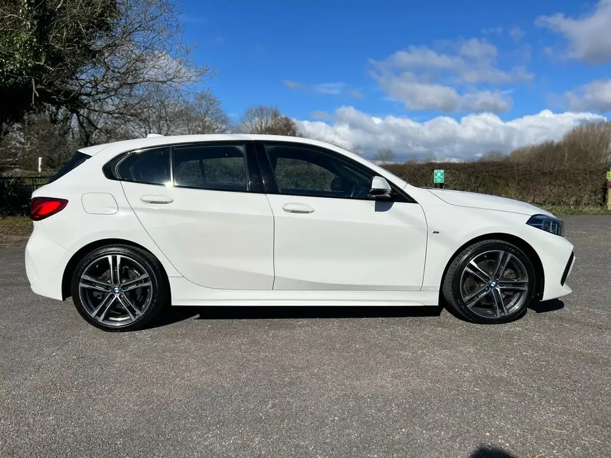 2020-bmw-1-series-20td-120d-xdrive-m-sport-big-3
