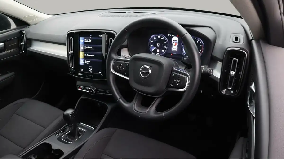 2021-volvo-xc40-15-t3-momentum-163bhp-big-8