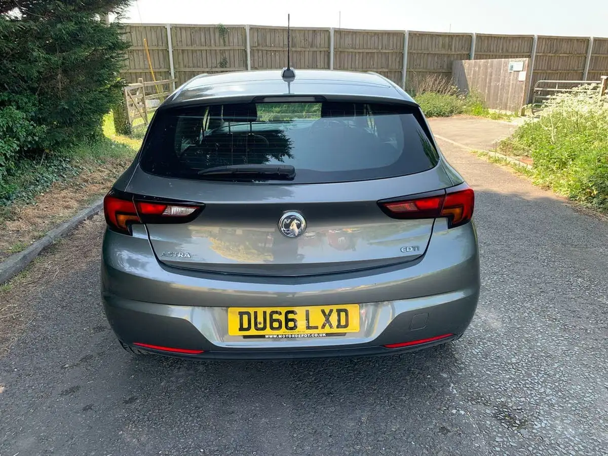 2016-vauxhall-astra-16cdti-sri-110ps-hatchback-big-4