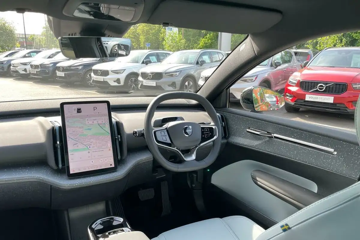 2025-volvo-ex30-e-single-motor-ultra-big-31