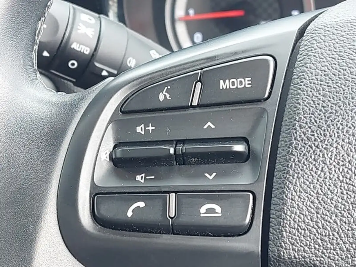 2021-hyundai-i10-10-se-connect-big-14