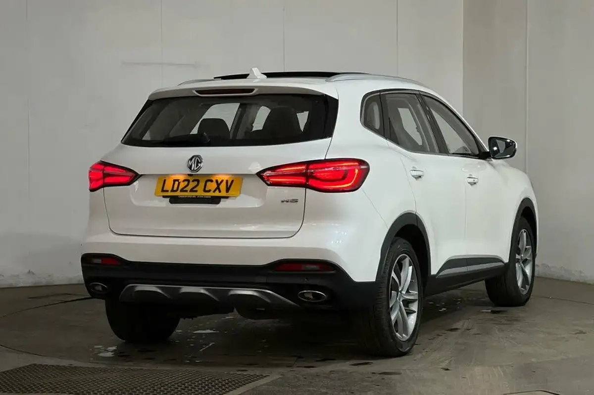 2022-mg-hs-15t-gdi-exclusive-162ps-big-23