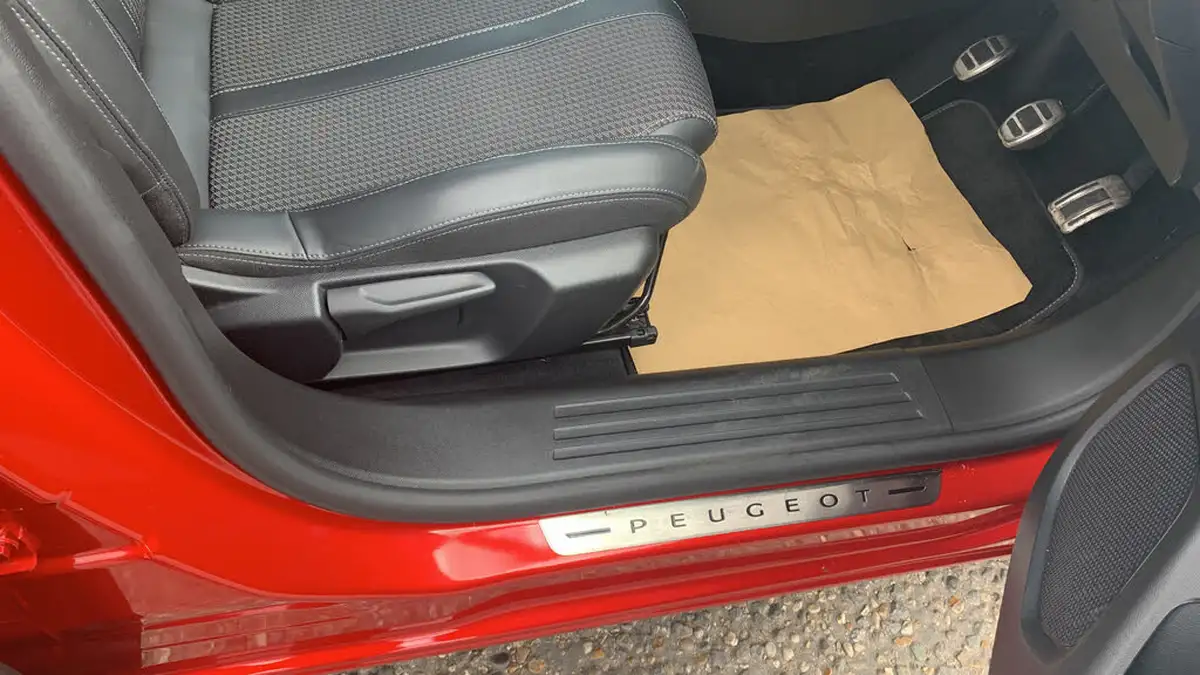 2021-peugeot-2008-suv-12-puretech-gt-big-54