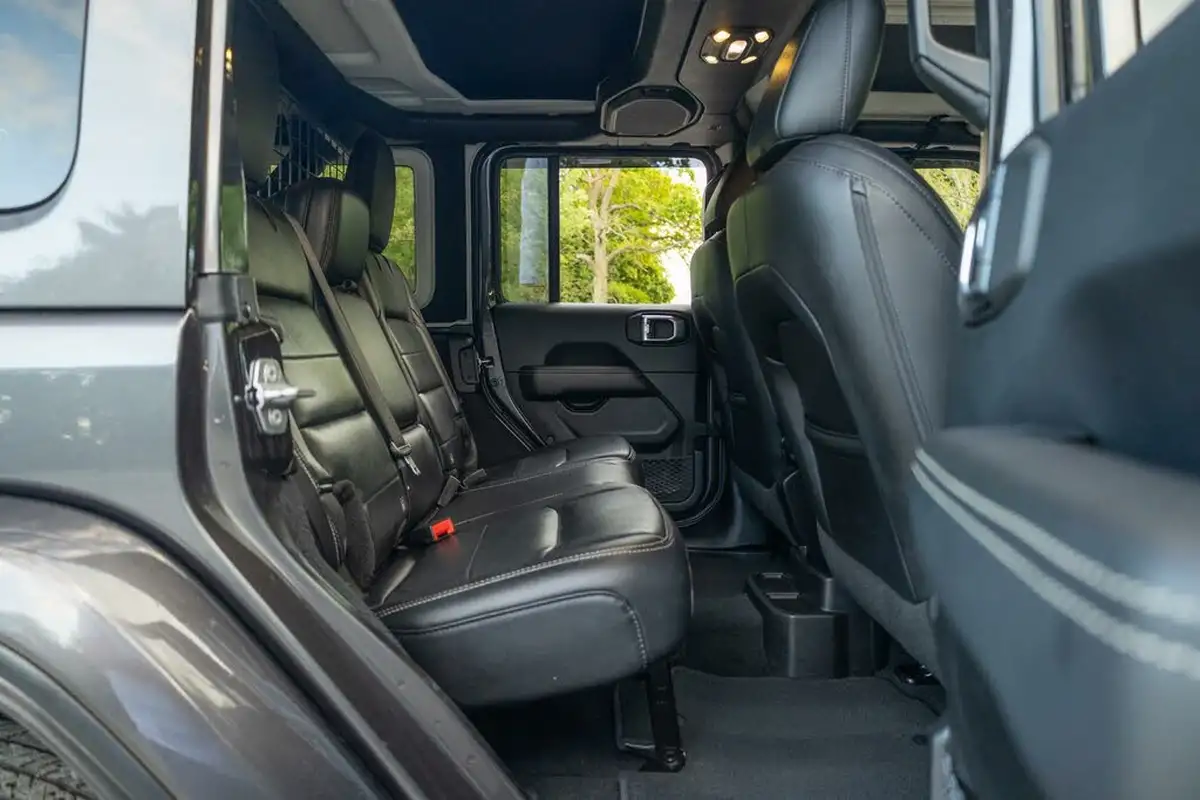 2019-jeep-wrangler-20-gme-overland-hard-5d-big-40