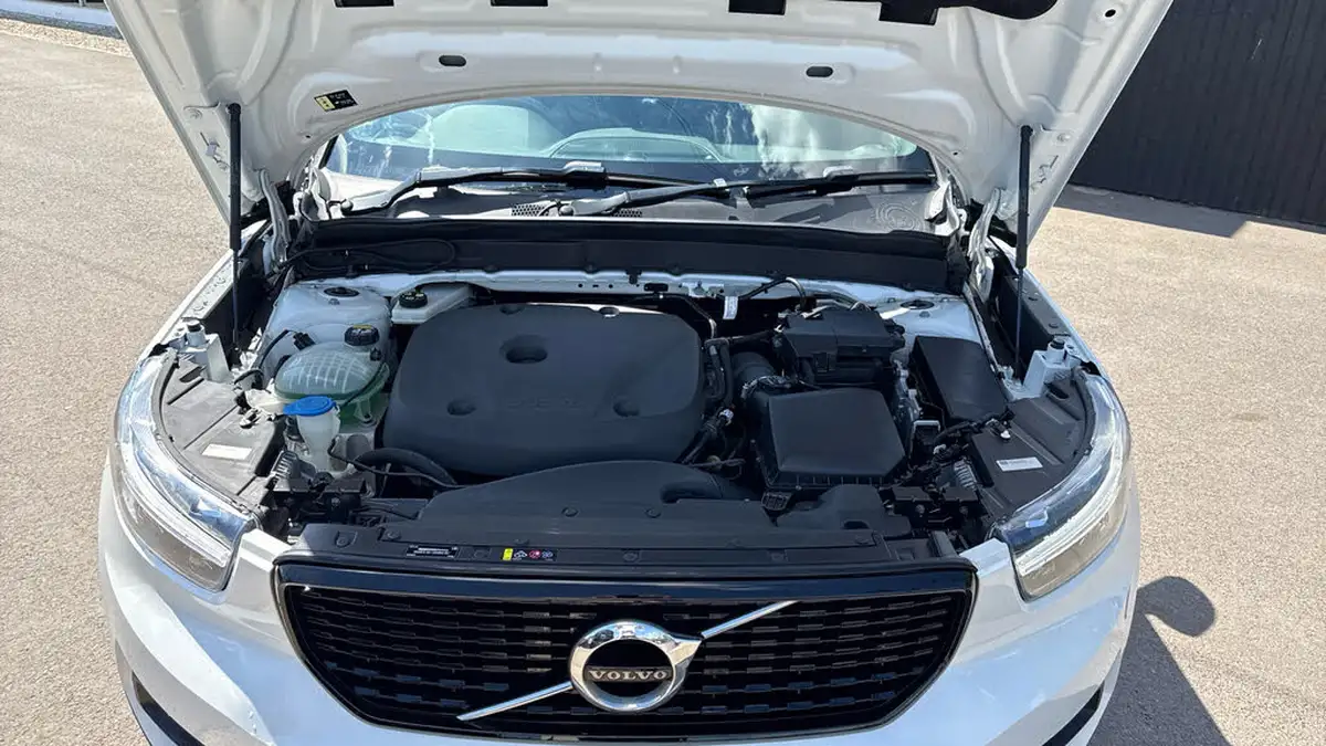 2020-volvo-xc40-20-t4-r-design-awd-big-9