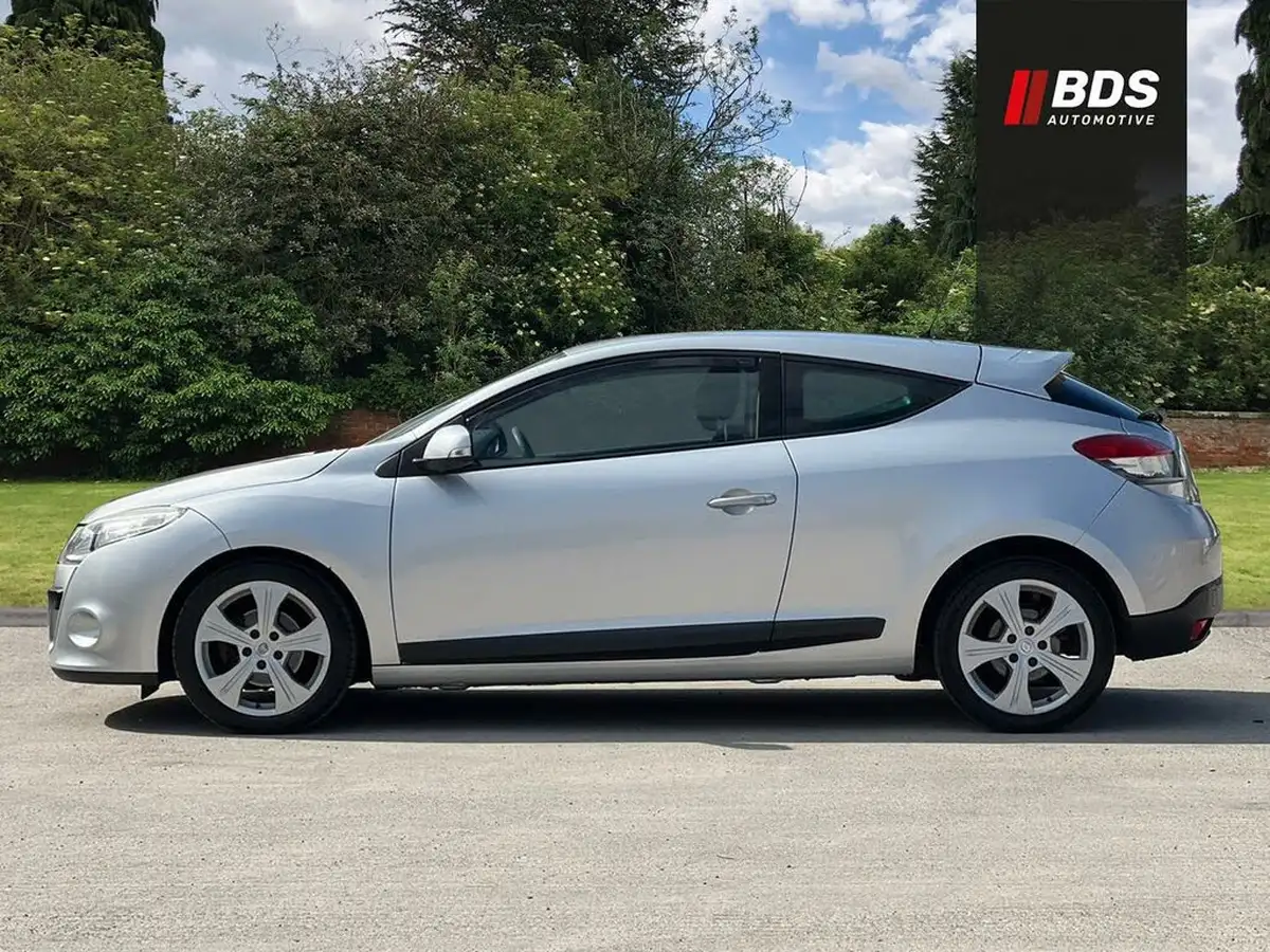 2009-renault-megane-15td-dynamique-106-coupe-2d-big-3
