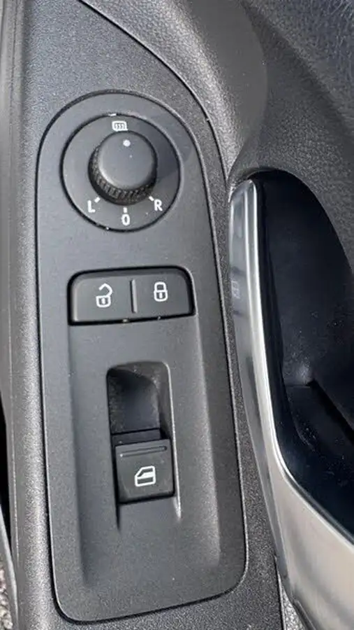 2012-volkswagen-up-10-high-up-5d-big-17