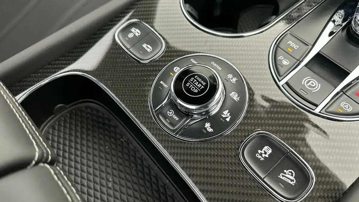 2025-bentley-bentayga-40-v8-extended-wheelbase-azure-big-46