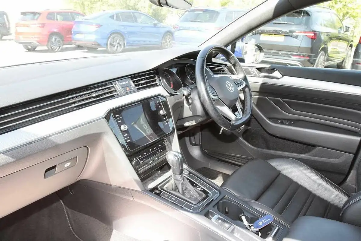 2022-volkswagen-passat-15-tsi-r-line-estate-5d-dsg-big-1