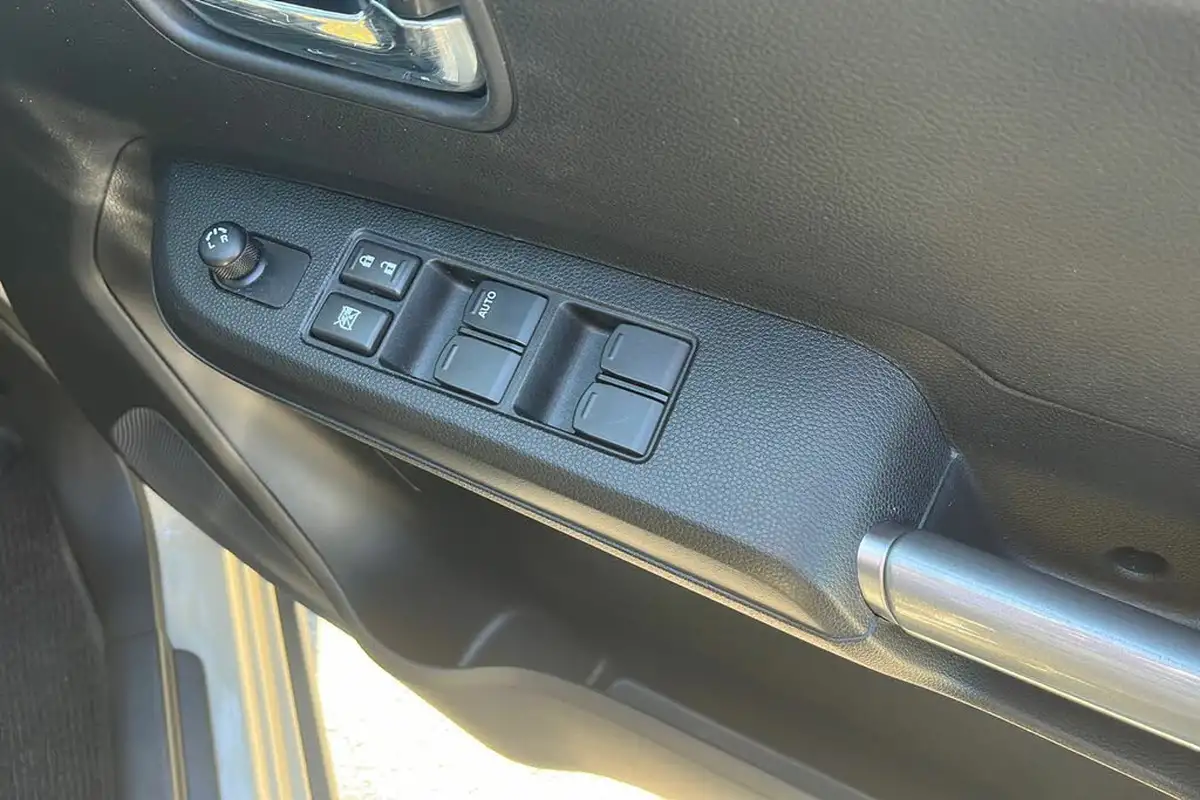 2022-suzuki-ignis-12-dualjet-sz5-big-17