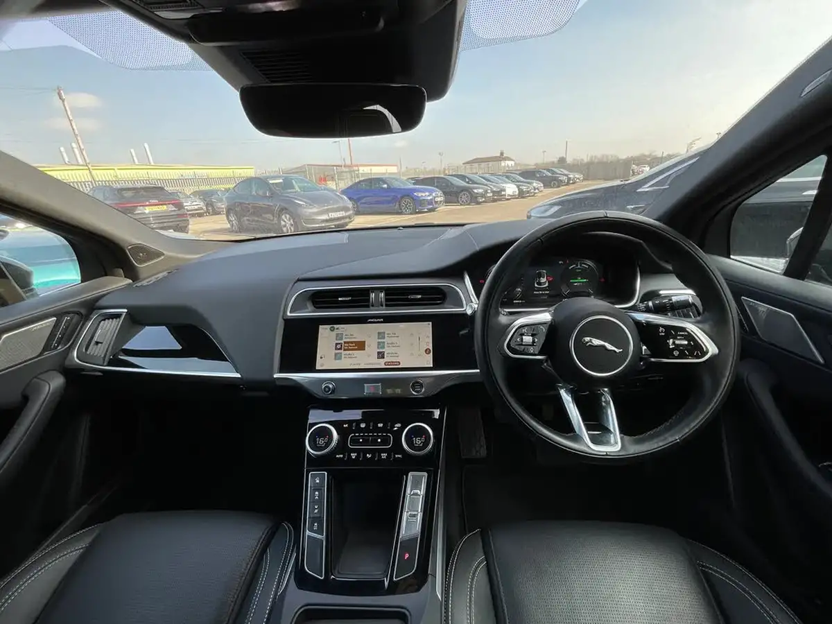2021-jaguar-i-pace-ev400-black-big-5