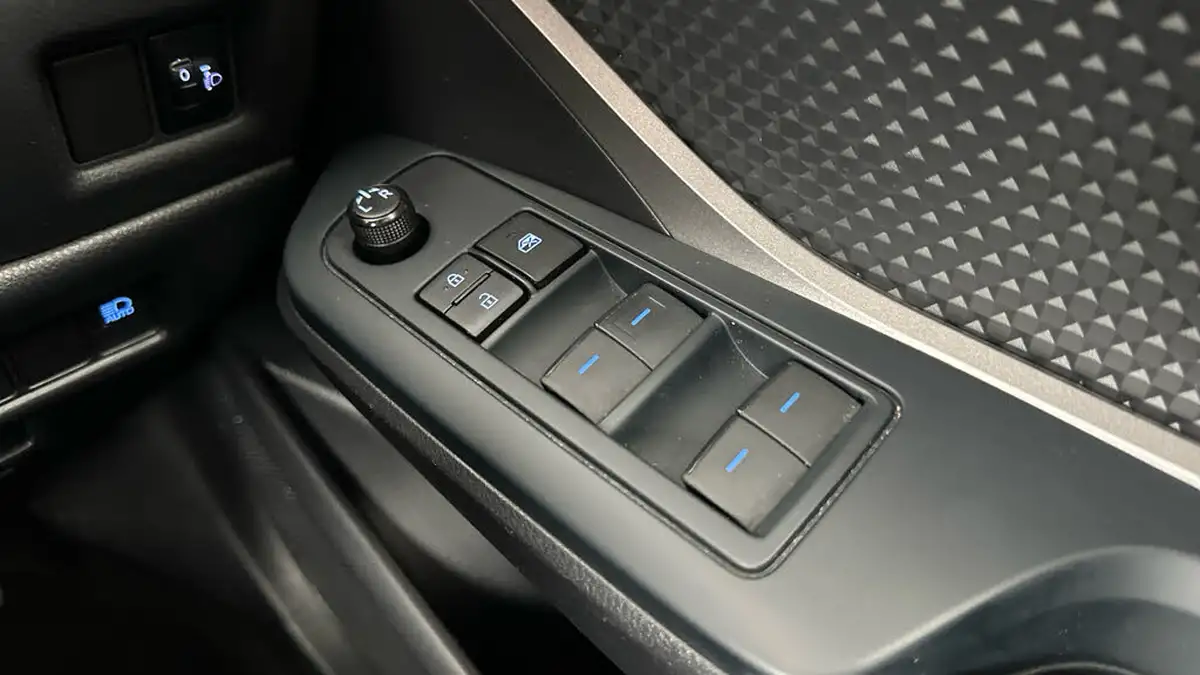 2022-toyota-c-hr-18-vvt-i-icon-big-28