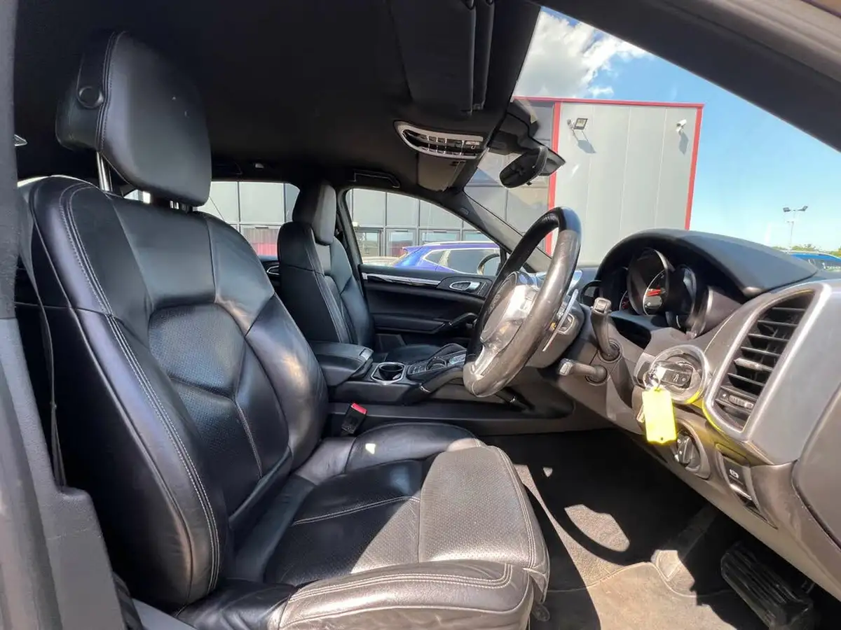2013-porsche-cayenne-30td-big-19