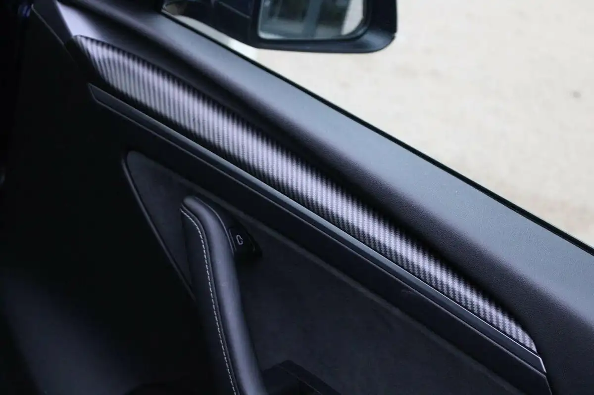 2023-tesla-model-y-e-long-range-big-14