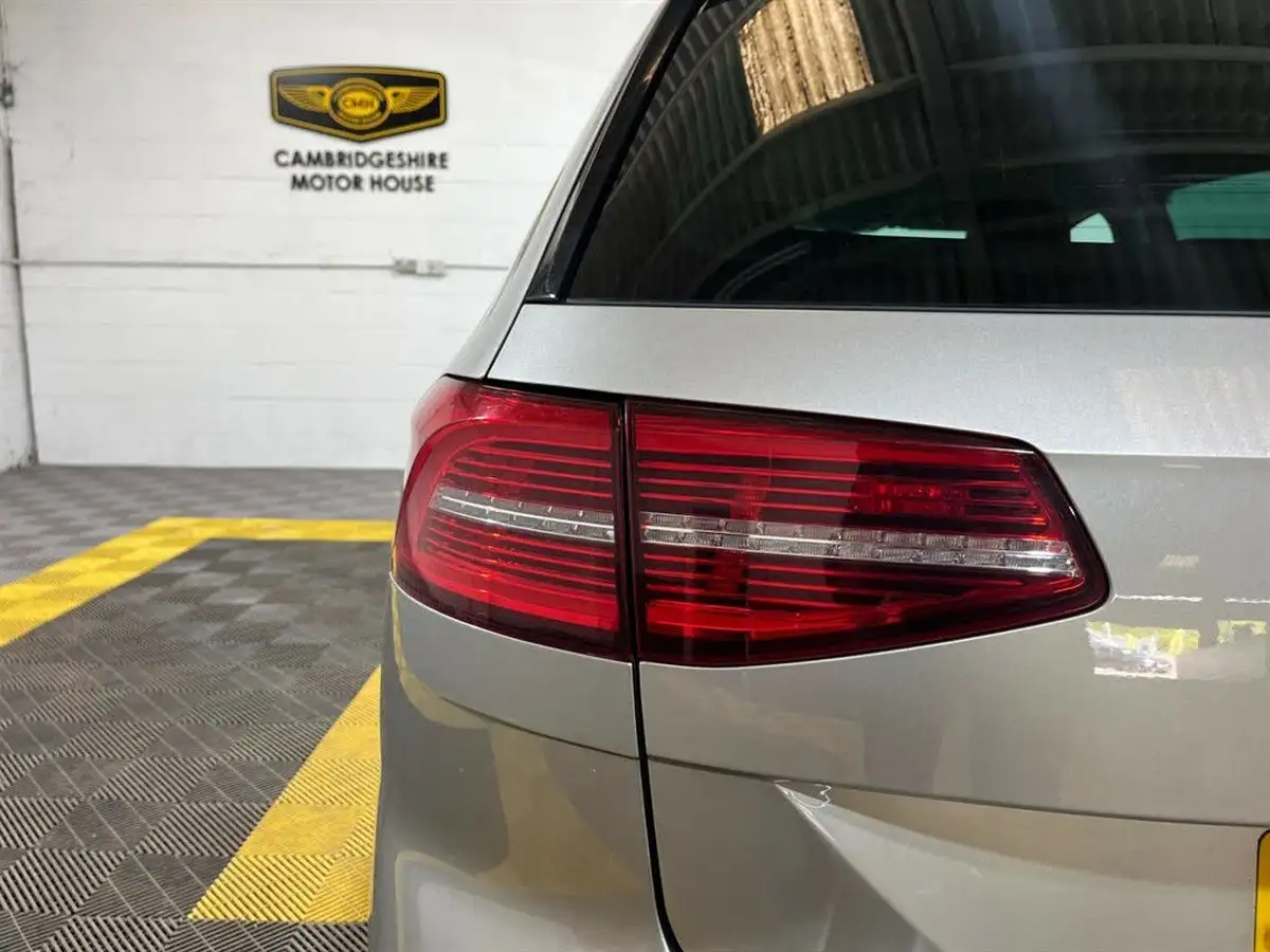 2016-volkswagen-passat-20tdi-gt-190ps-estate-5d-dsg-big-13