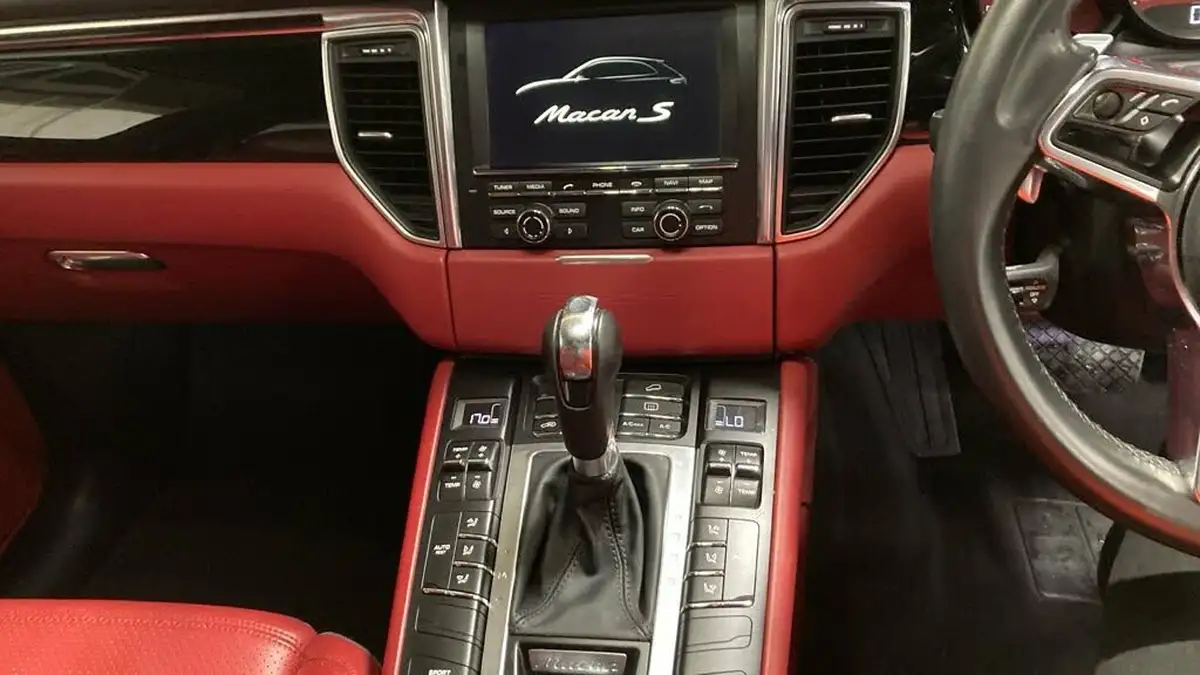 2015-porsche-macan-30-s-big-11