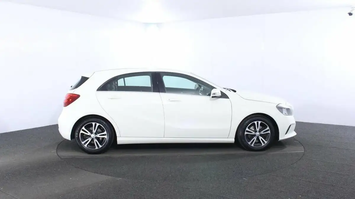 2016-mercedes-benz-a-class-16-a180-se-executivess-big-7