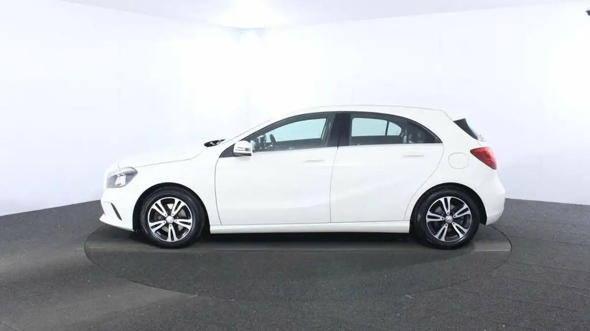 2016-mercedes-benz-a-class-16-a180-se-executivess-big-3