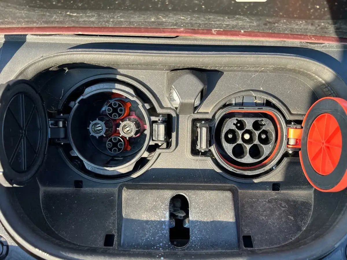 2021-nissan-leaf-e-tekna-big-33