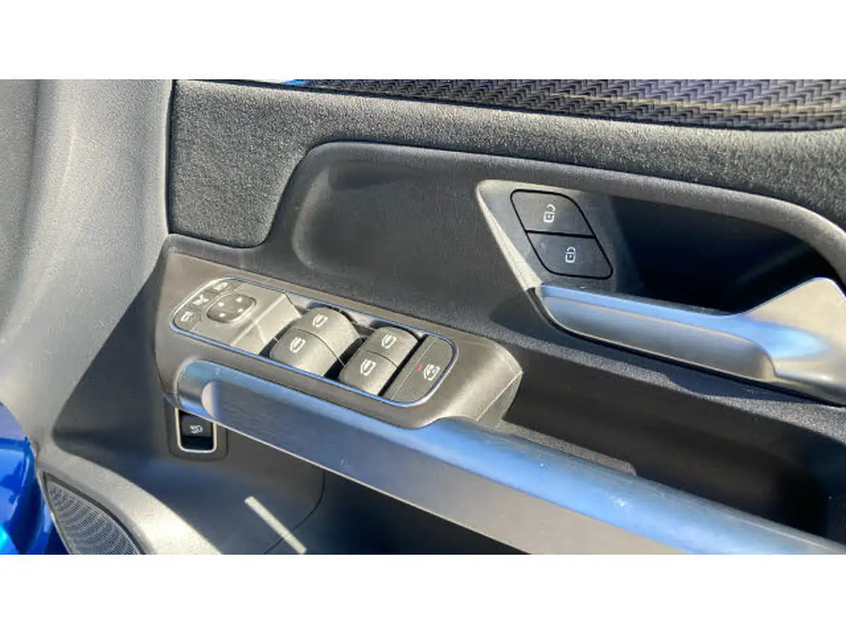 2024-mercedes-benz-glb-class-13-glb200-amg-line-executive-big-32