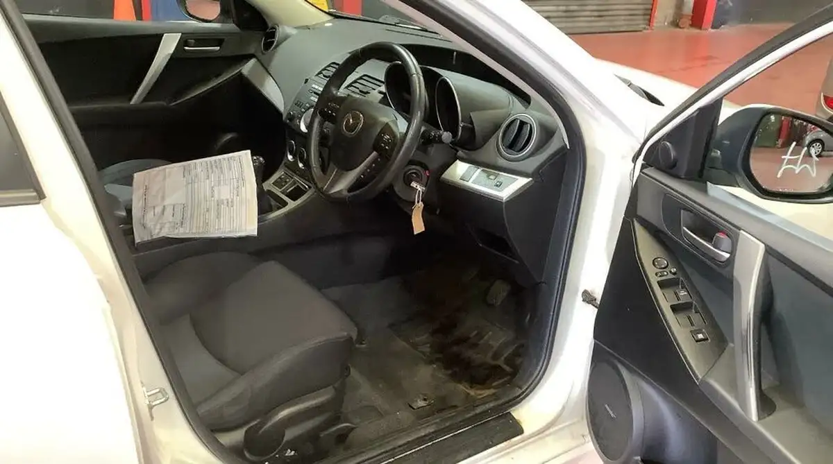 2011-mazda-mazda3-16-sport-big-6