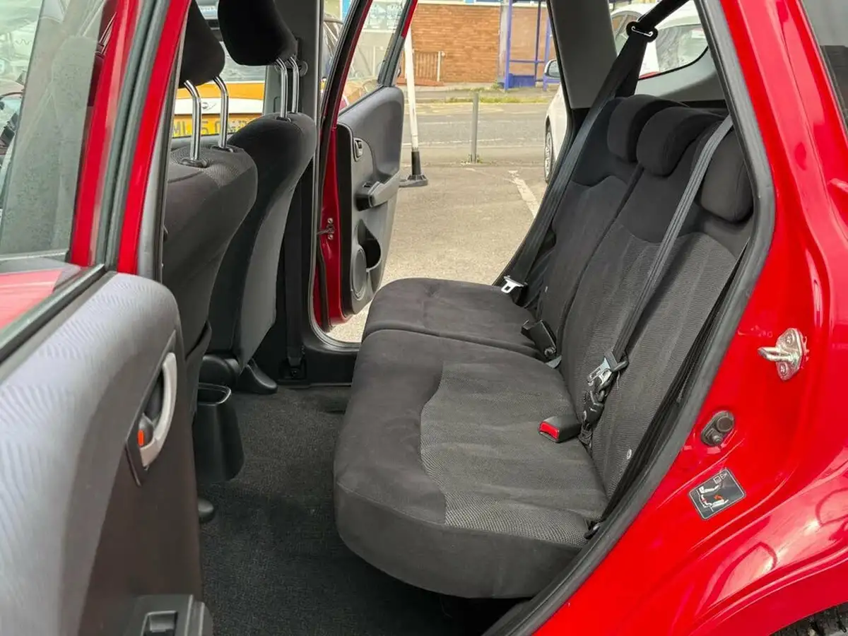 2010-honda-jazz-14-es-t-big-28