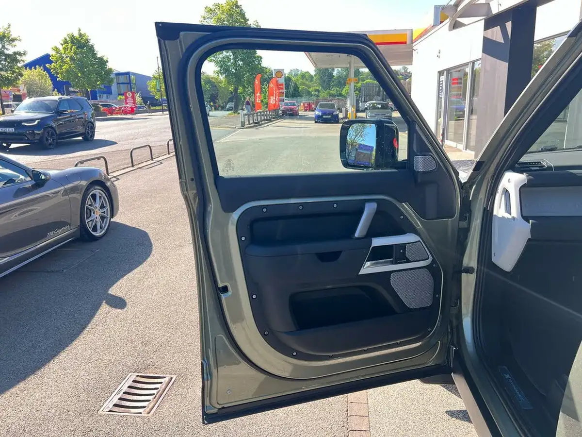 2023-land-rover-130-defender-30-p300-x-dynamic-hse-big-65