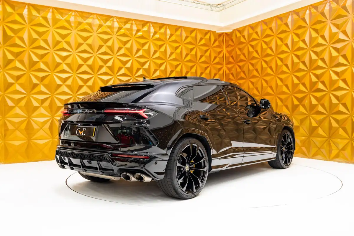 2022-lamborghini-urus-40-no-trim-big-33