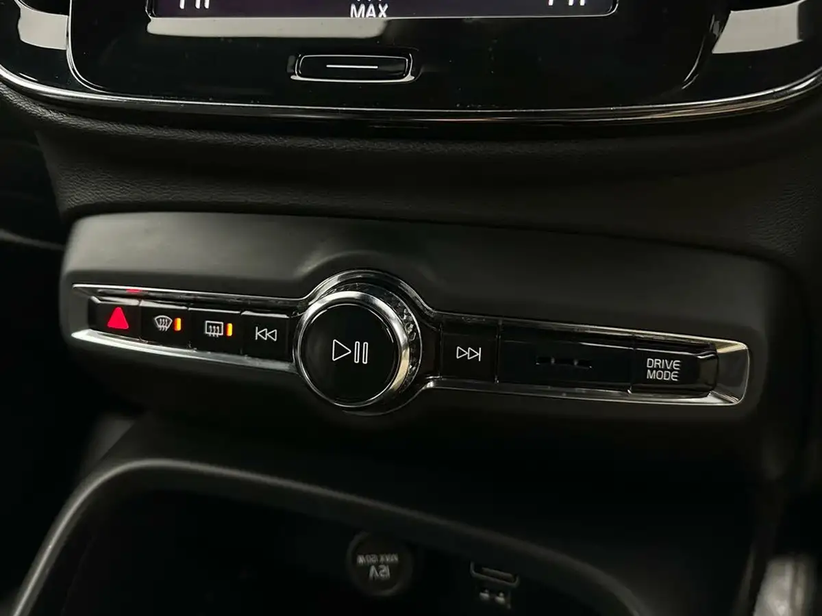 2021-volvo-xc40-15-t4-r-design-211bhp-big-18