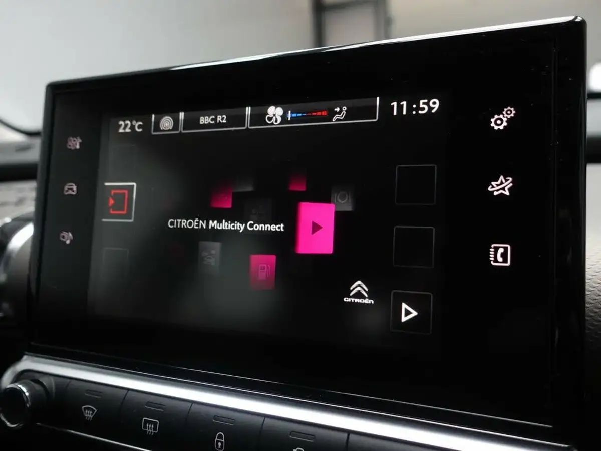 2015-citroen-c4-cactus-16bluehdi-feel-big-2