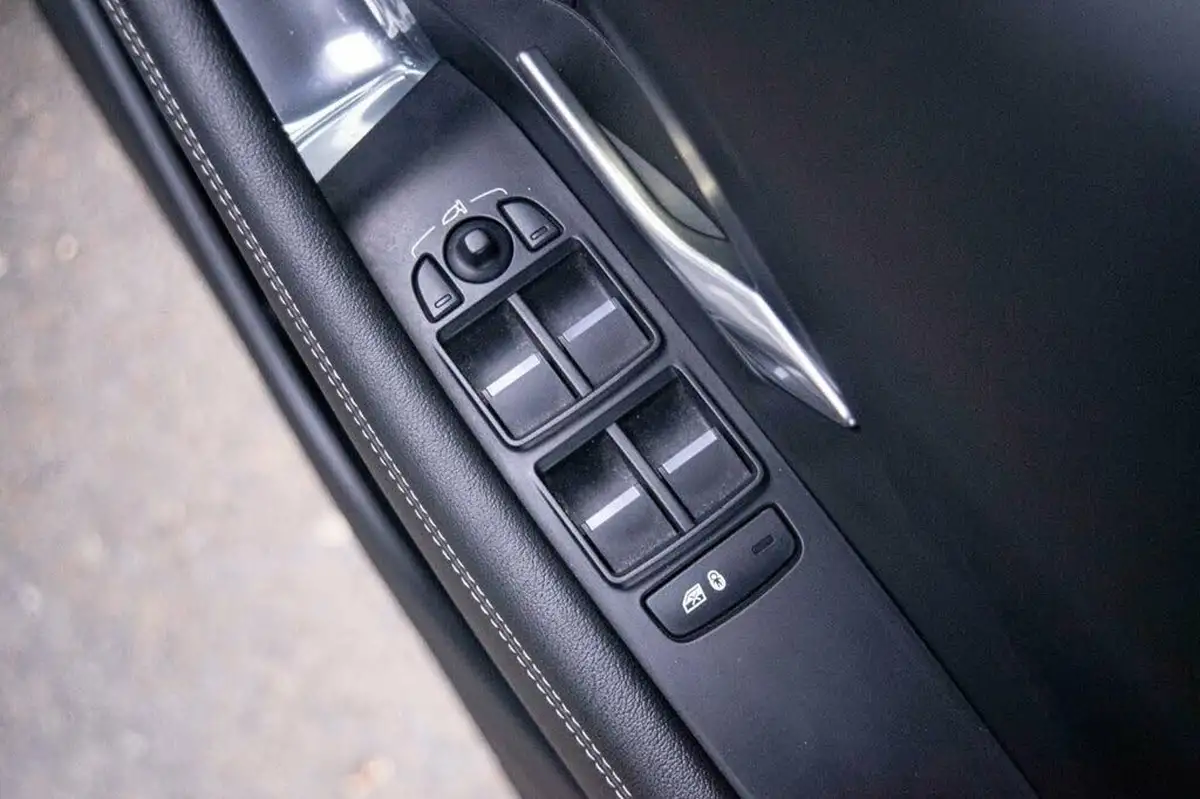 2021-jaguar-e-pace-20-d165-r-dynamic-se-big-27