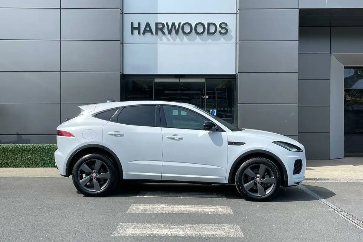 2019-jaguar-e-pace-20-i4d-chequered-flag-150ps-big-1