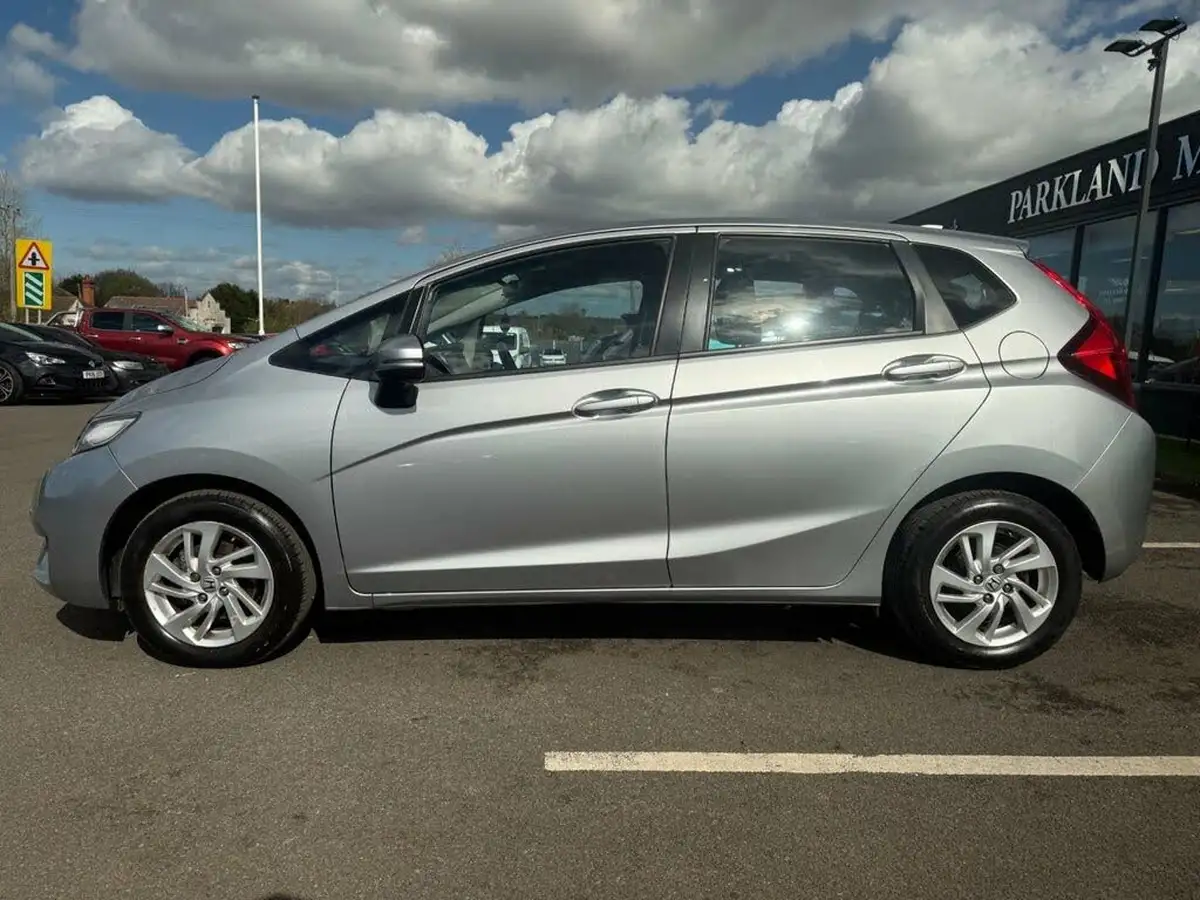 2017-honda-jazz-13-i-vtec-se-big-1