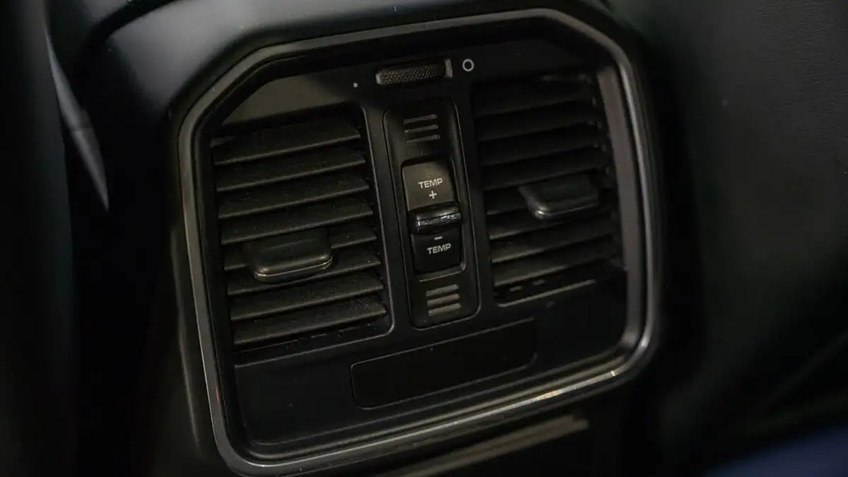 2014-porsche-macan-36-turbo-big-39