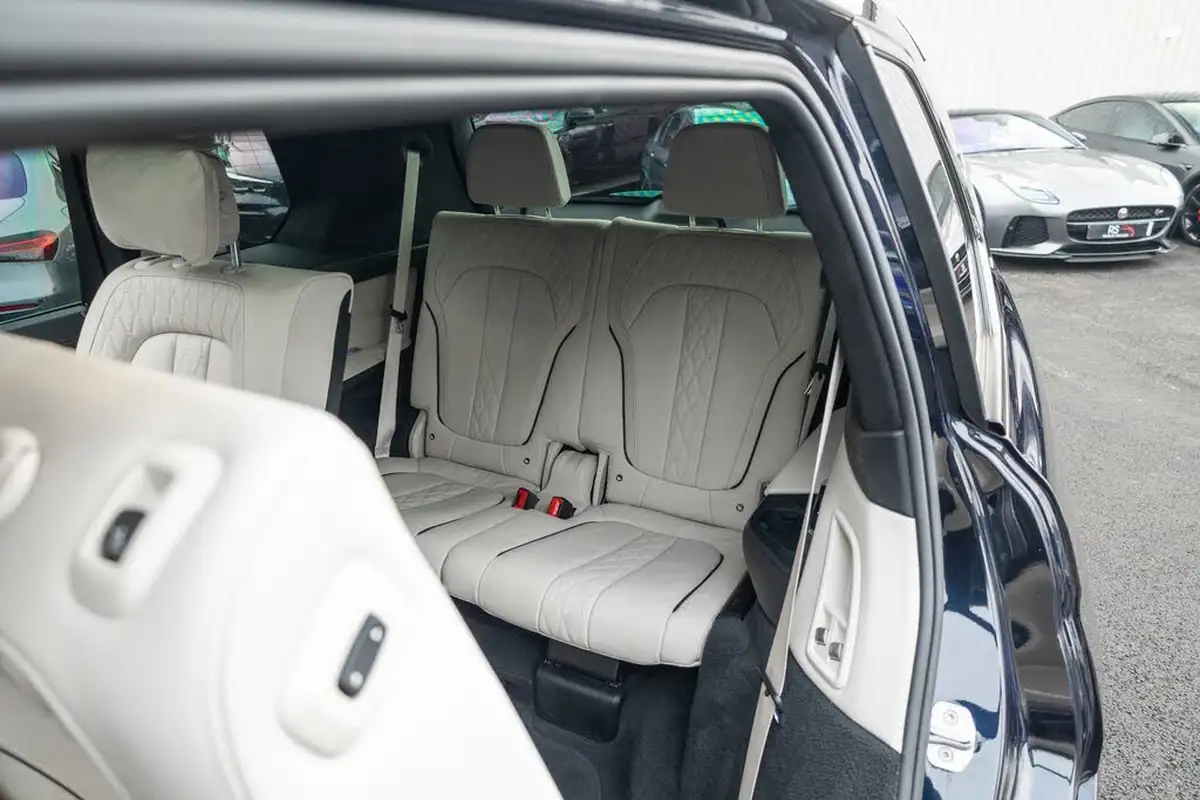 2020-bmw-x7-30td-m50d-big-22