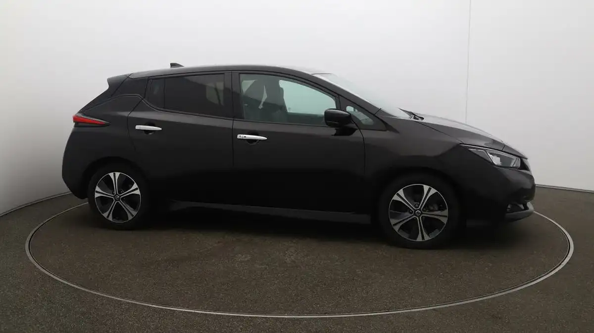 2021-nissan-leaf-e-tekna-big-41