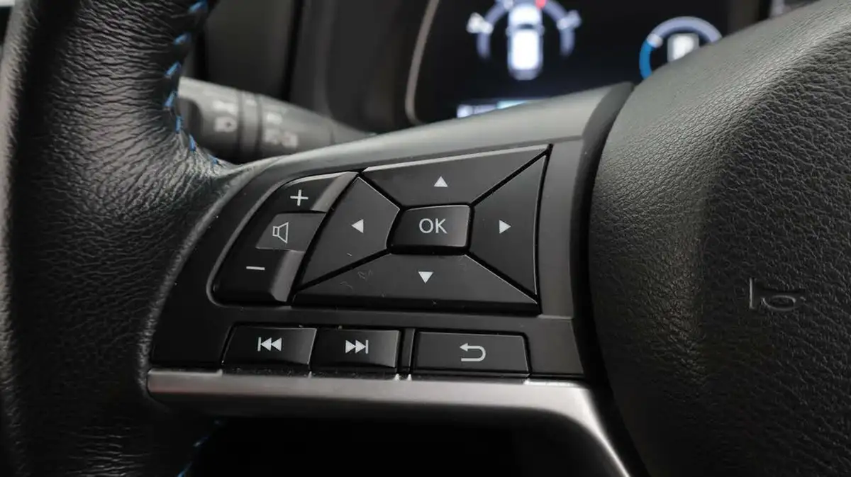 2021-nissan-leaf-e-tekna-big-24