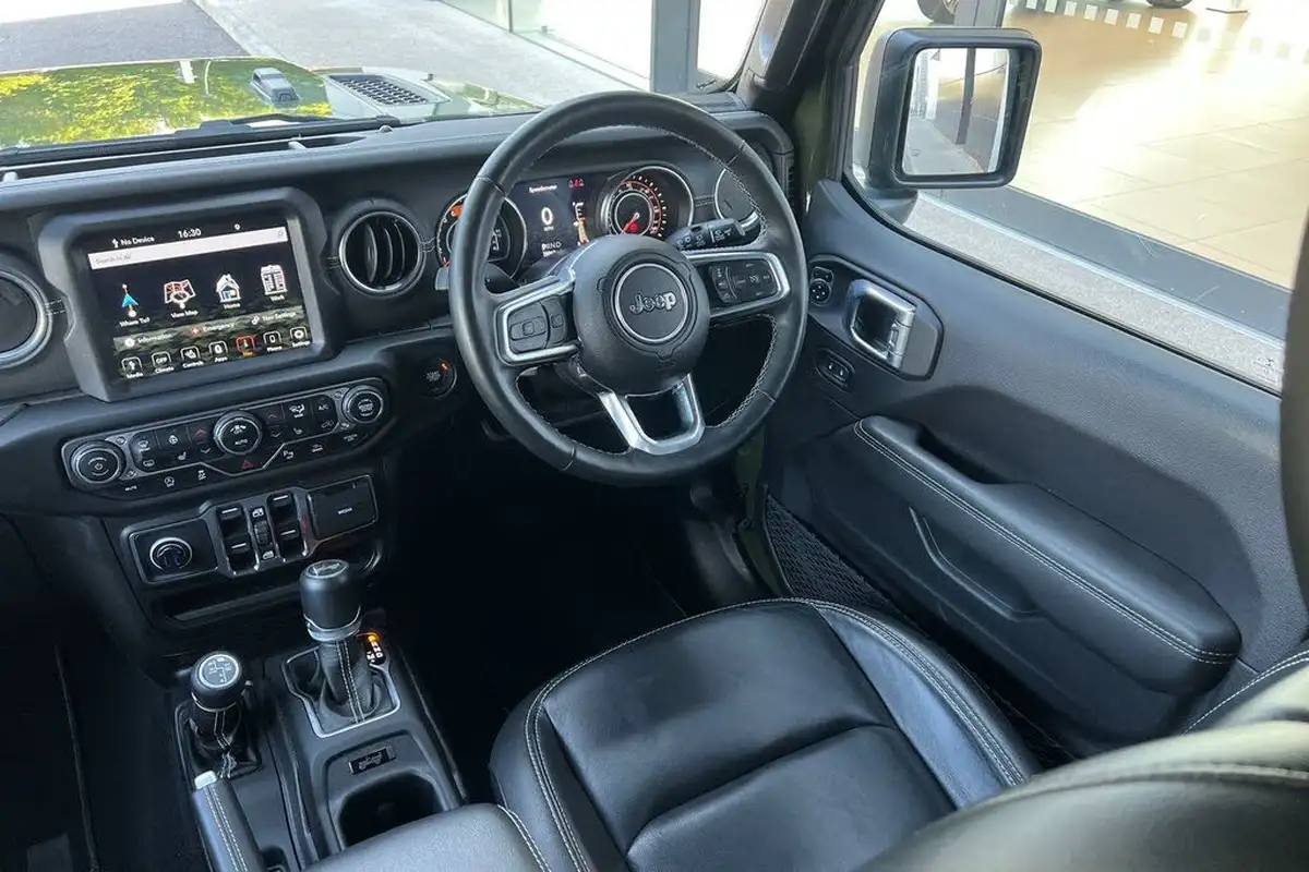 2021-jeep-wrangler-20-gme-80th-anniversary-5d-big-31