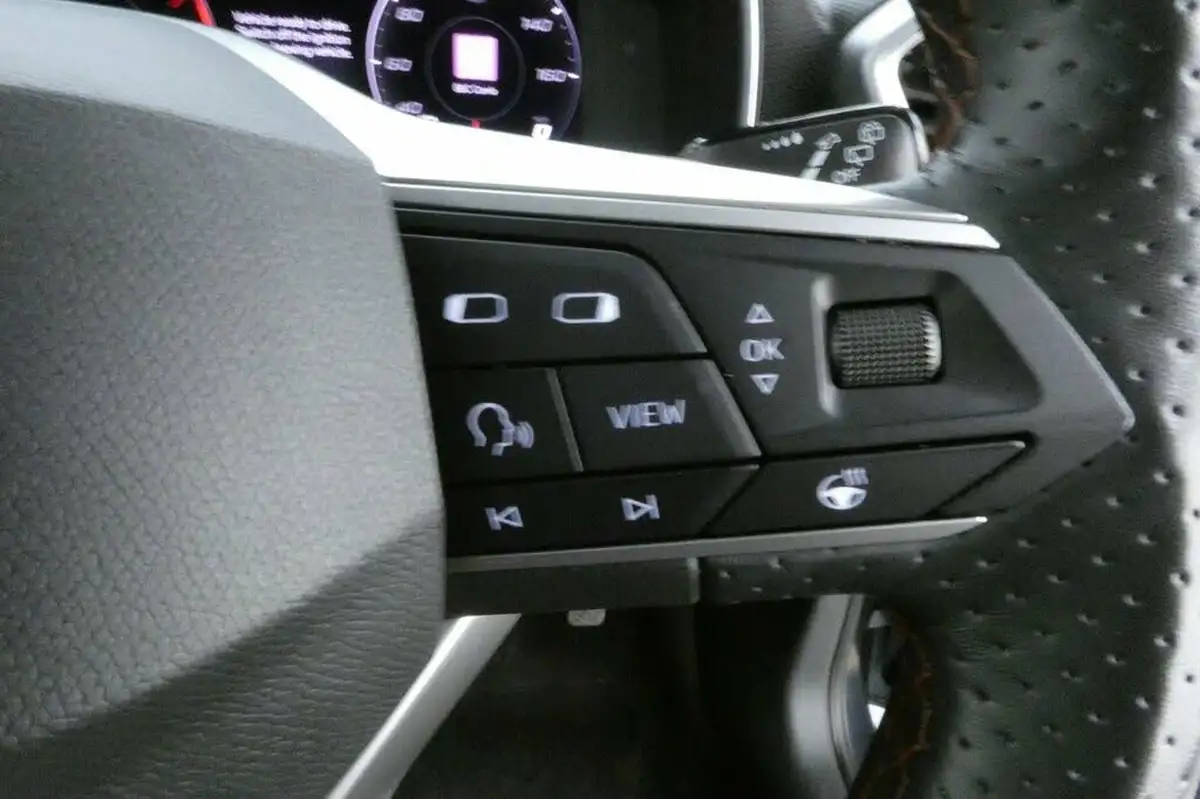 2022-seat-leon-big-13