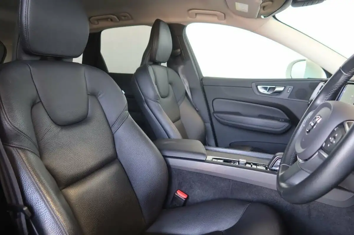2020-volvo-xc60-20-b5-momentum-big-9