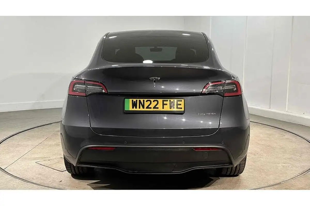 2022-tesla-model-y-e-long-range-big-8
