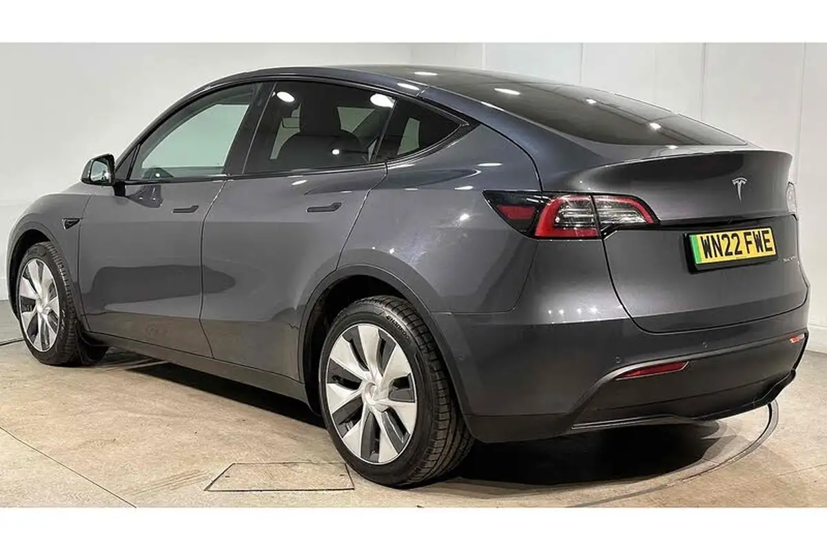 2022-tesla-model-y-e-long-range-big-4