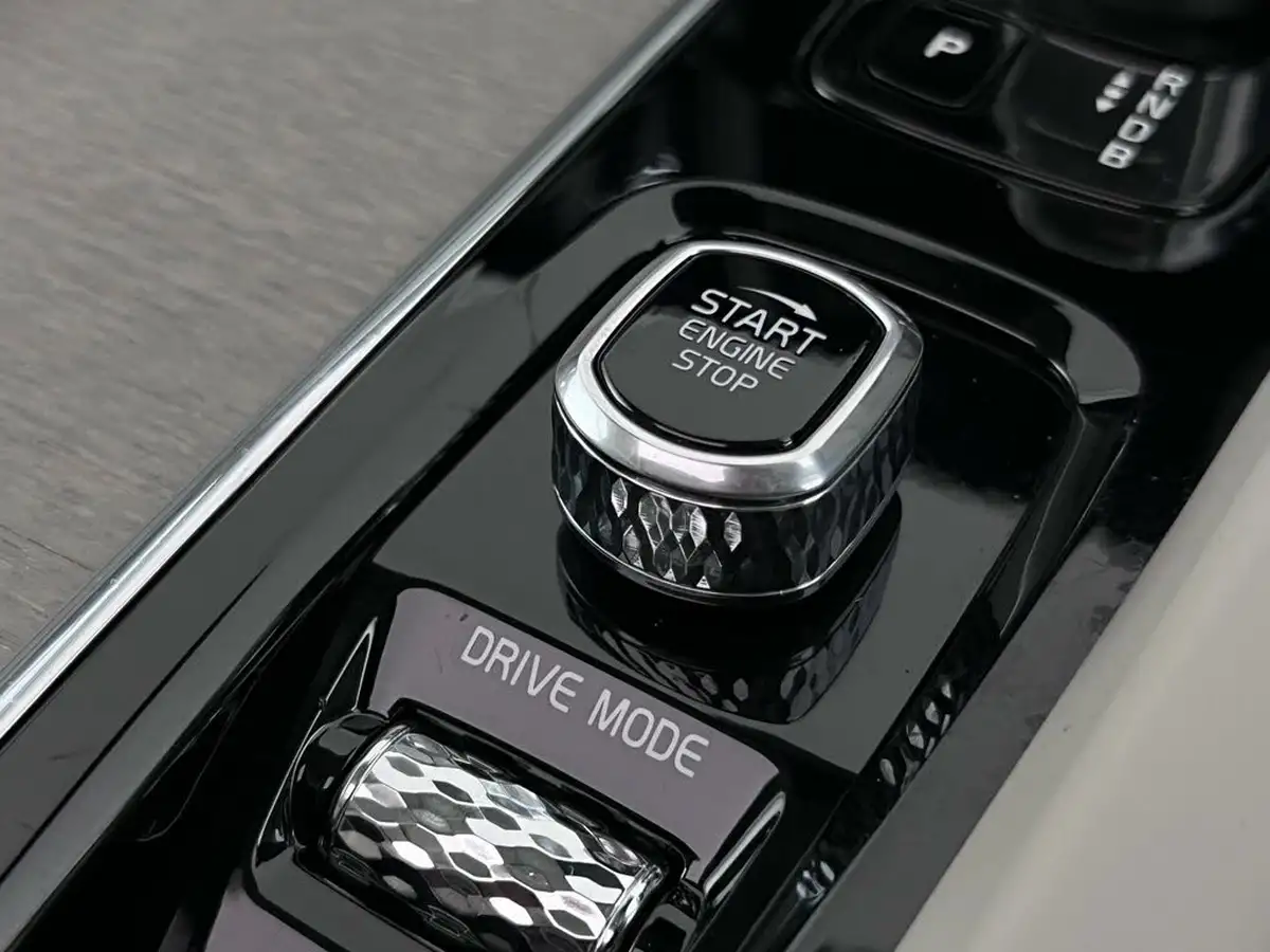 2018-volvo-xc60-20-t8-inscription-pro-390bhp-twin-engine-big-40