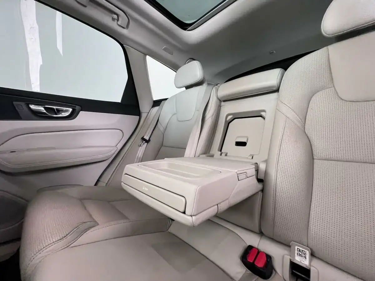 2018-volvo-xc60-20-t8-inscription-pro-390bhp-twin-engine-big-16