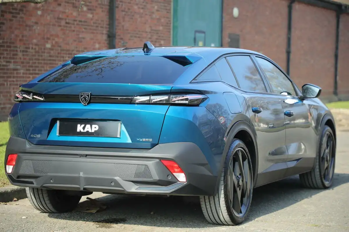 2023-peugeot-408-16-puretech-gt-225ps-big-12